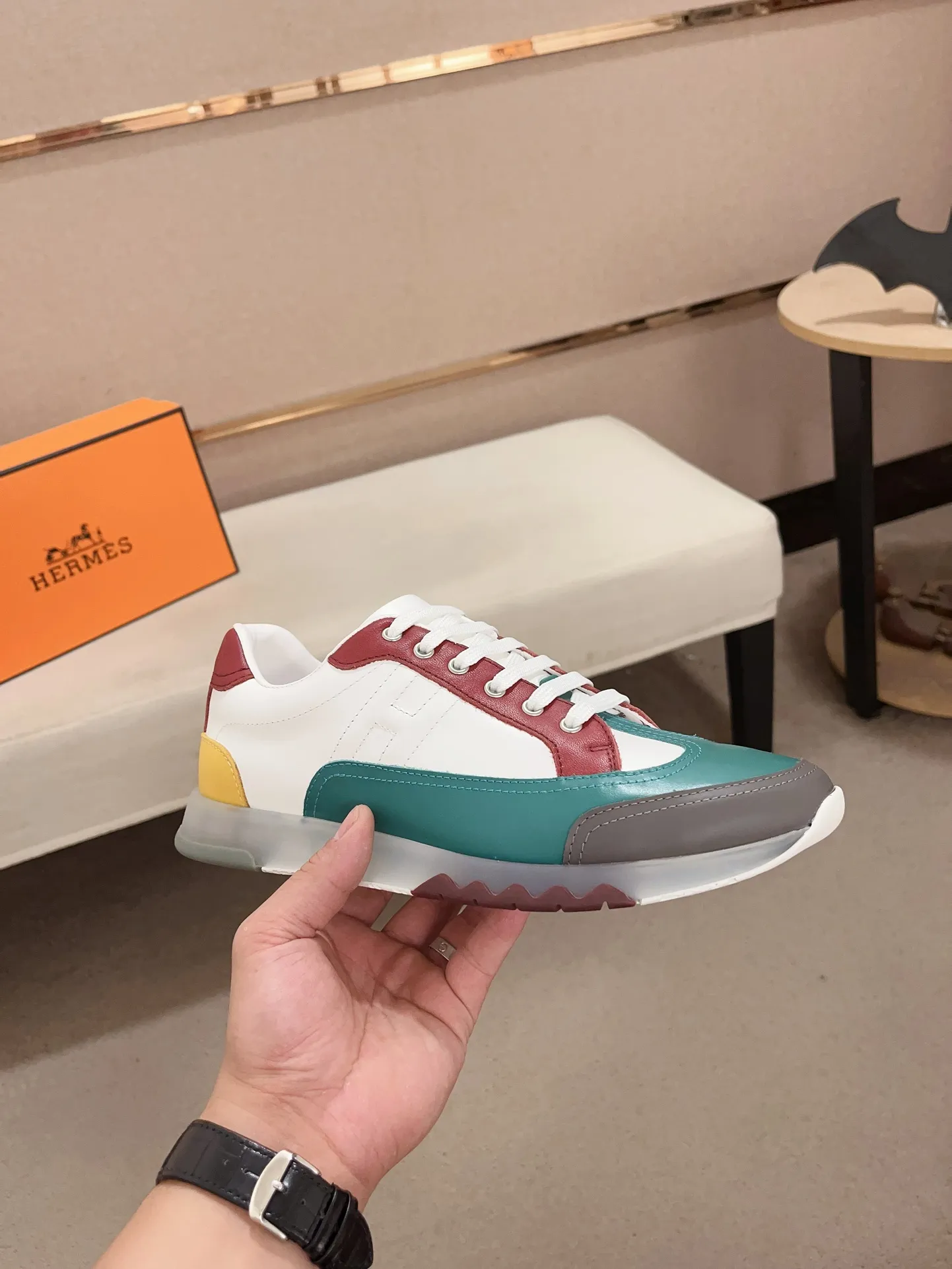 Ex-factory price: 500💰《HERMES》【Classic Original Version】Hermès; Top 🔝 Purchasing Agency 🔍🔍Men's latest 🇺🇸 counters are sold simultaneously, original imported from Italy ▲▲First-layer cowhide ▲▲ (high-end, extravagance and class) times) Exquisite workmanship (Italian 🇮🇹Imported water-dyed 🐂cowhide lining) sole: Original sole provided by the original factory, ⚠️exclusive double-layer activity·TPR·rubber·combined molded outsole; super comfortable·wear-resistant·non-slip·environmental protection The real thing is more beautiful if you take the real thing (high quality, follow the order), you can enter and exit the counter at will * Number of yards: 38·39·40·41·42·43·44# (can be customized 45.)